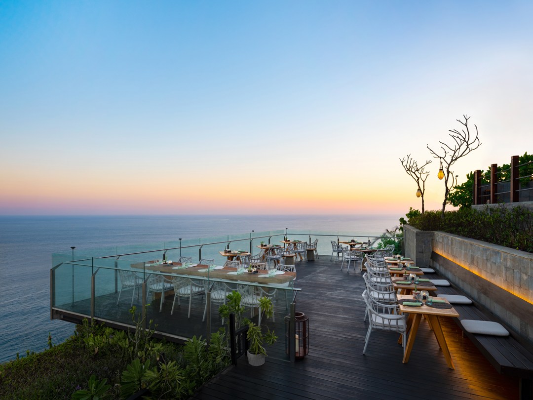 Six-Senses-Uluwatu-Bali-Cliff-Bar