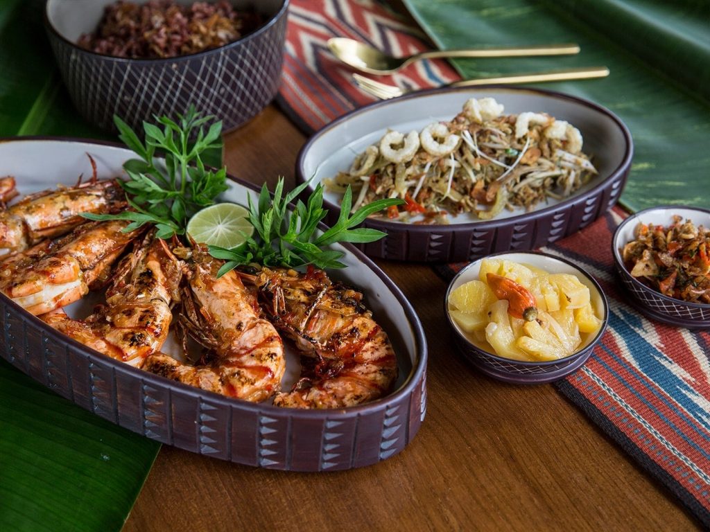 desa-potato-head-seminyak-bali-restaurant-kaum-food-grilled-jumbo-prawns-1024x768