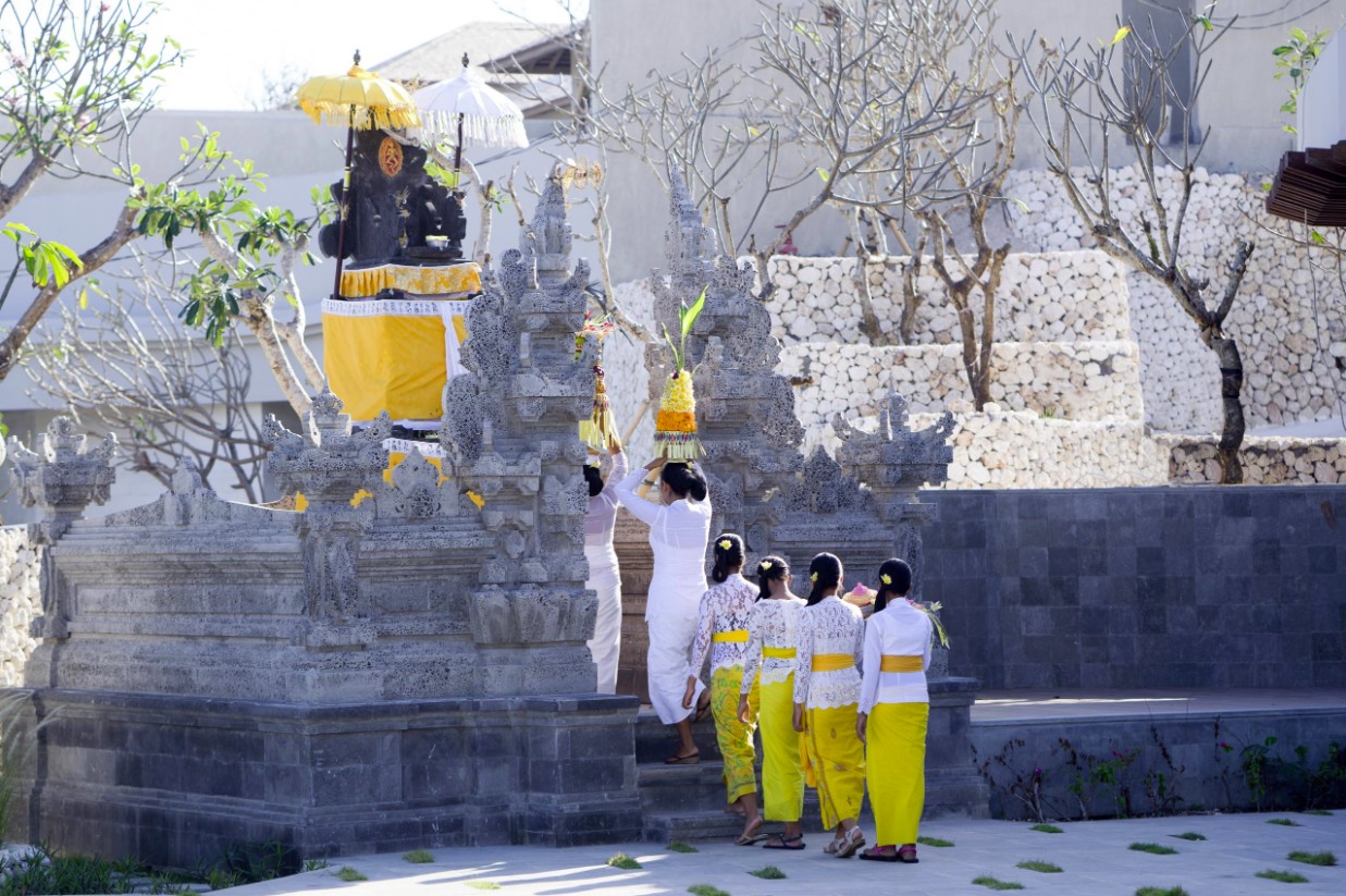 uluwatu-bali-resort-temple-2