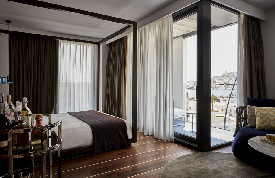 sir-joan-ibiza-room-grand_2.0c9b4ea6.fill-930x600